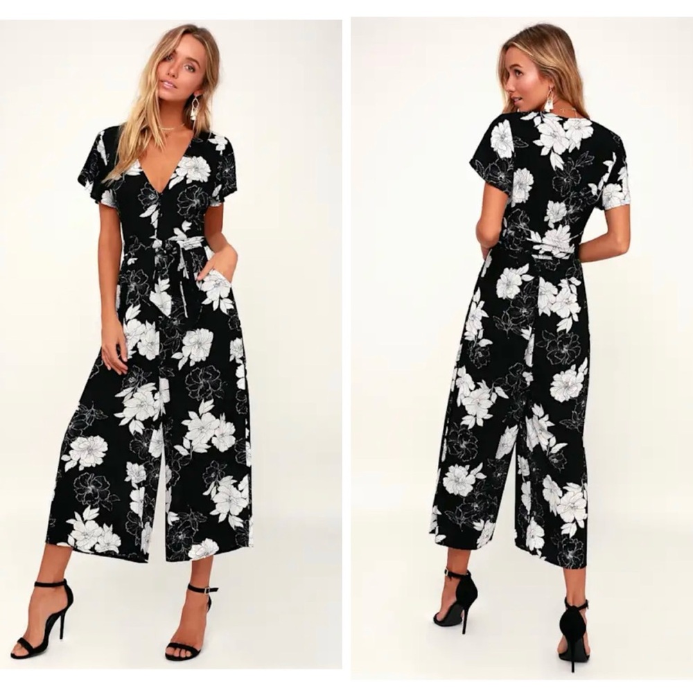 Lulu's North Pacific Black and White Floral
Print Culotte Jumpsuit | Small | EUC